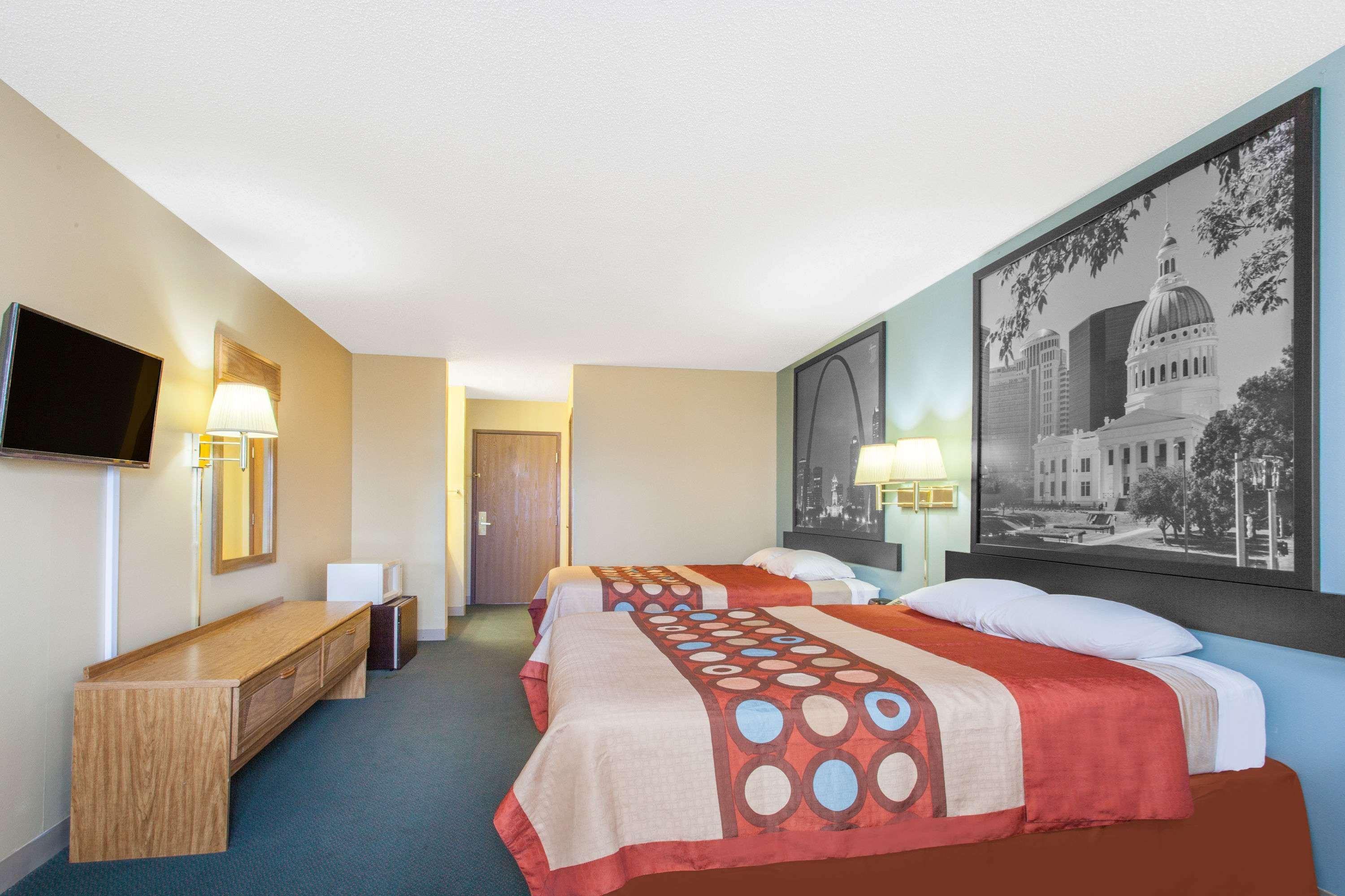 Super 8 By Wyndham Carthage Hotel Bagian luar foto