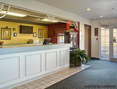 Super 8 By Wyndham Carthage Hotel Interior foto